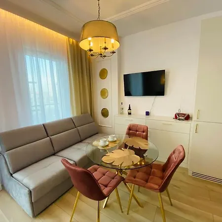 Gustowny Apartament Na Woli Warsaw Exterior photo